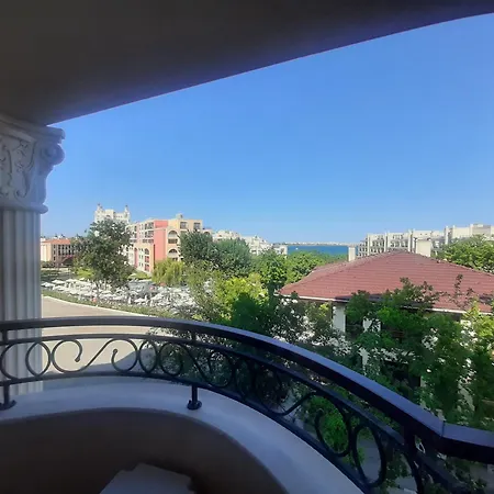 Flora Apartment
